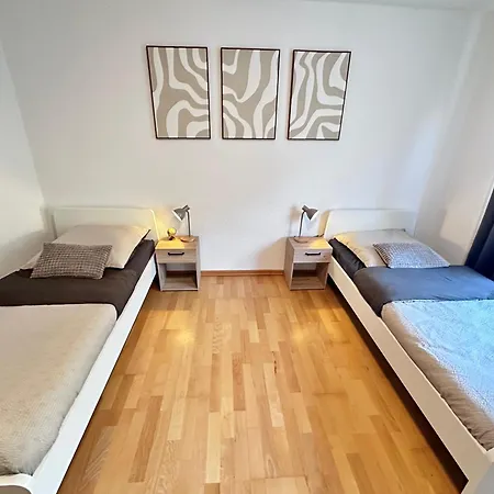 Rtr - Fuer Bis Zu 5 Personen - Modernes - Zentral - Voll Ausgestattet Apartment